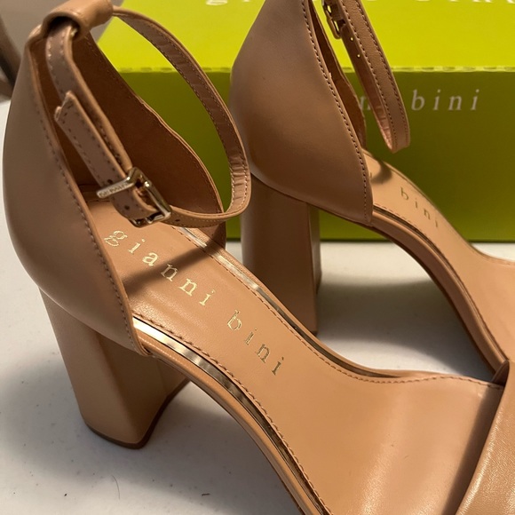 Gianni Bini Woman’s Shoes - Picture 5 of 5